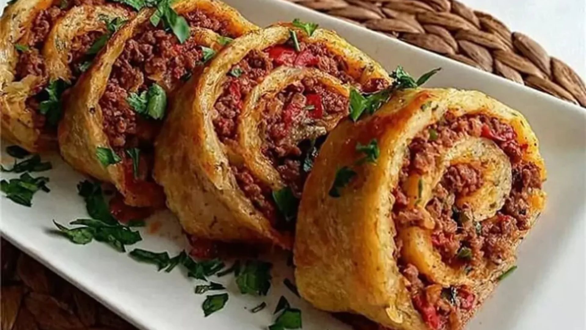 طرز تهیه رولت سیب زمینی و گوشت