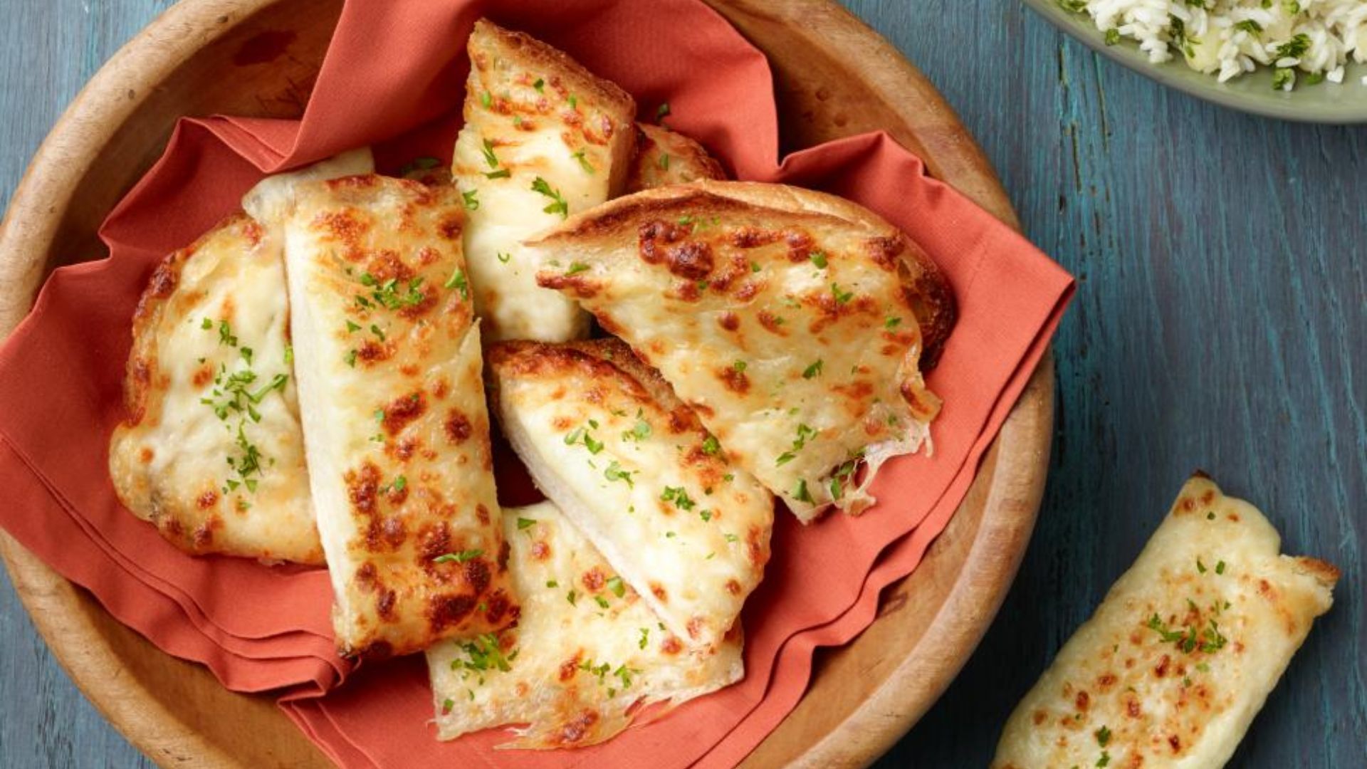 طرز تهیه نان سیر با نان باگت