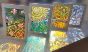 آموزش نقاشی روی شیشه و کسب درآمد در خانه