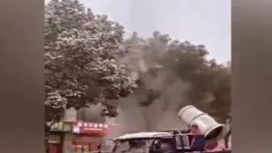 استفاده از موتور هواپیما برای پاکسازی درختان از یخ و برف