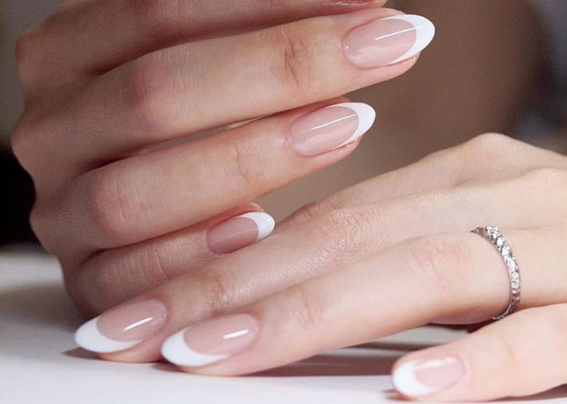فرنچ ناخن؛ آموزش و مراحل کاشت و تصاویر از مدل های مختلف