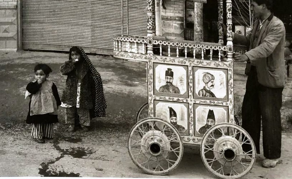 از اسناد موجود چنین برمی‌آید که قیمت بستنی در روزگار قاجار و سال‌های آغازین پهلوی چندان پایین نبود. عباس صالحی – پسر مش ممد آب‌بند – برگۀ قدیمی‌ای از قیمت‌ها به یادگار نگه داشته که نشان می‌دهد یک ظرف بلور بستنی و یک ظرف بلور فالوده که حدود یک‌ سیر و نیم وزن داشت، تنها ۵ شاهی قیمت داشت.