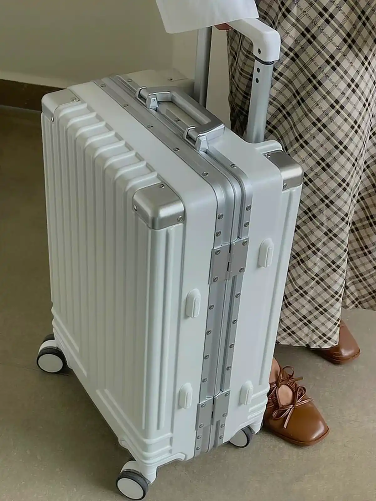 چمدان شیک و زیبا مسافرتی