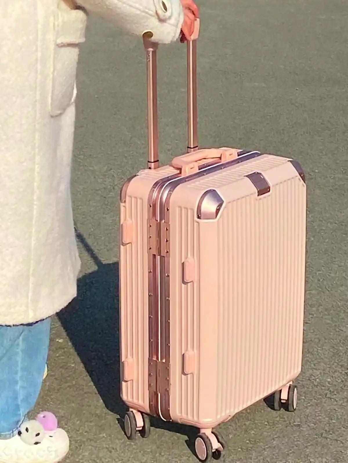 چمدان شیک و زیبا مسافرتی