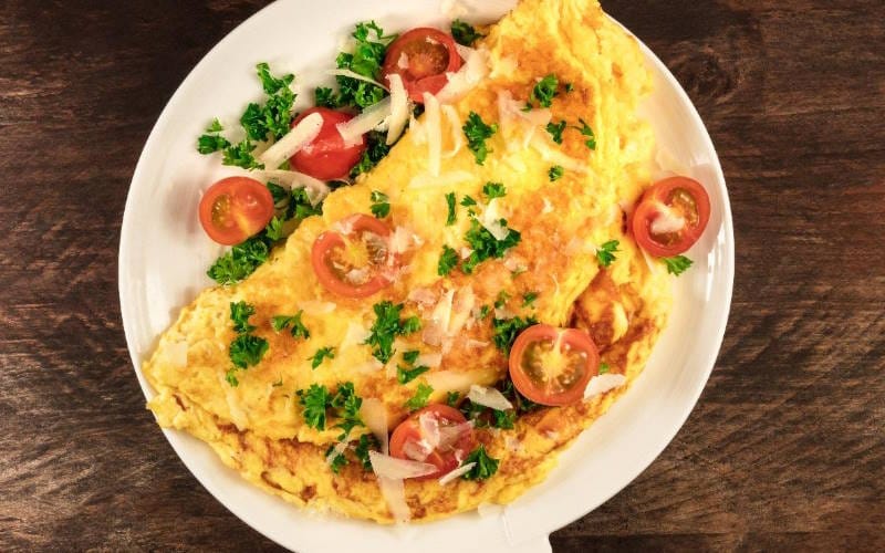 املت گوجه فرنگی و پیاز با نان تست