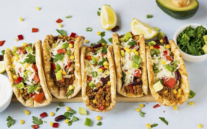 تاکو نان لواش با لوبیا و سبزیجات
