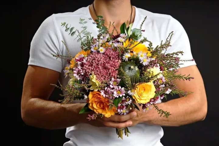 راهنمای انتخاب بهترین گل برای هدیه به آقایان در مناسبت‌ها