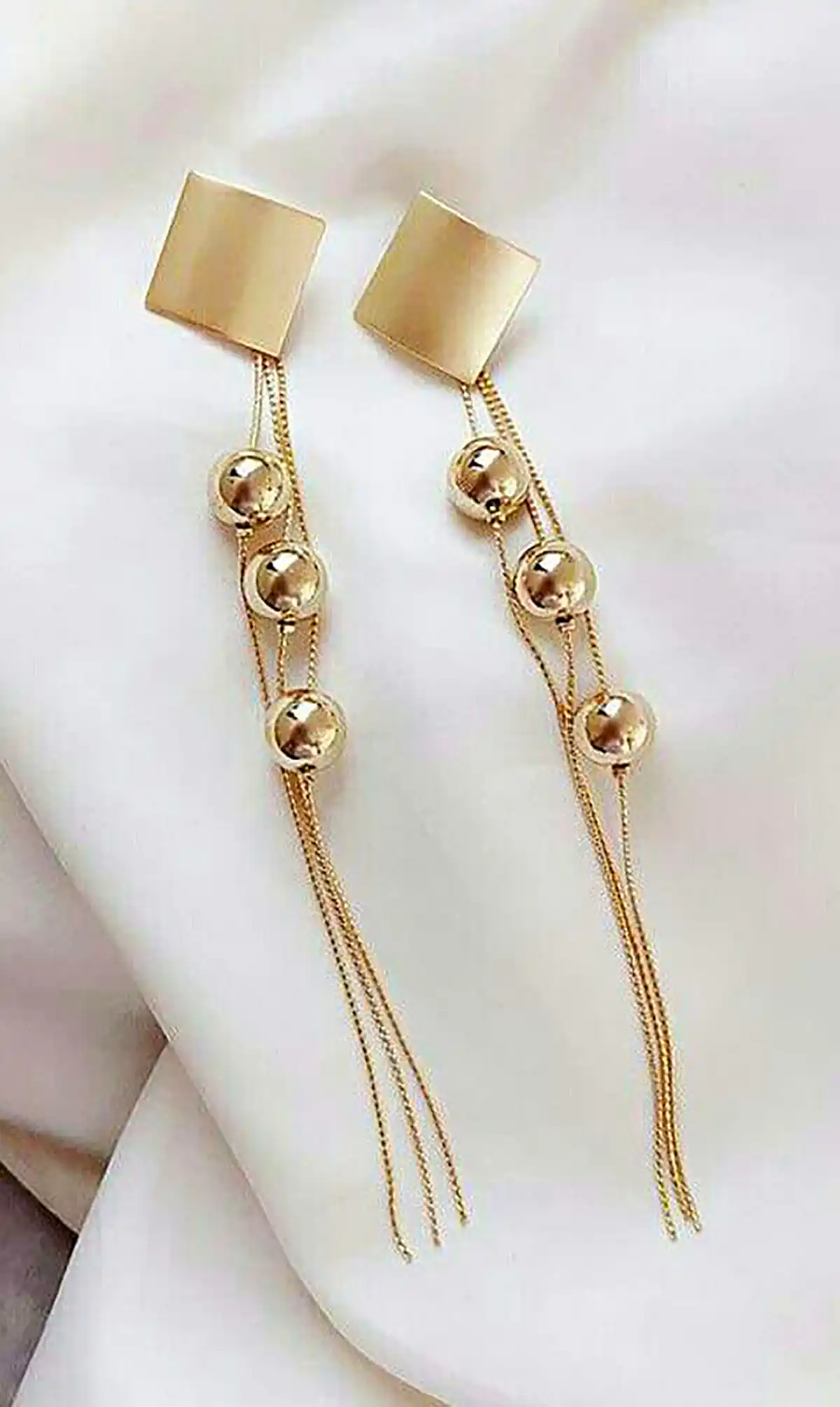 گوشواره طلا آویزی خاص
