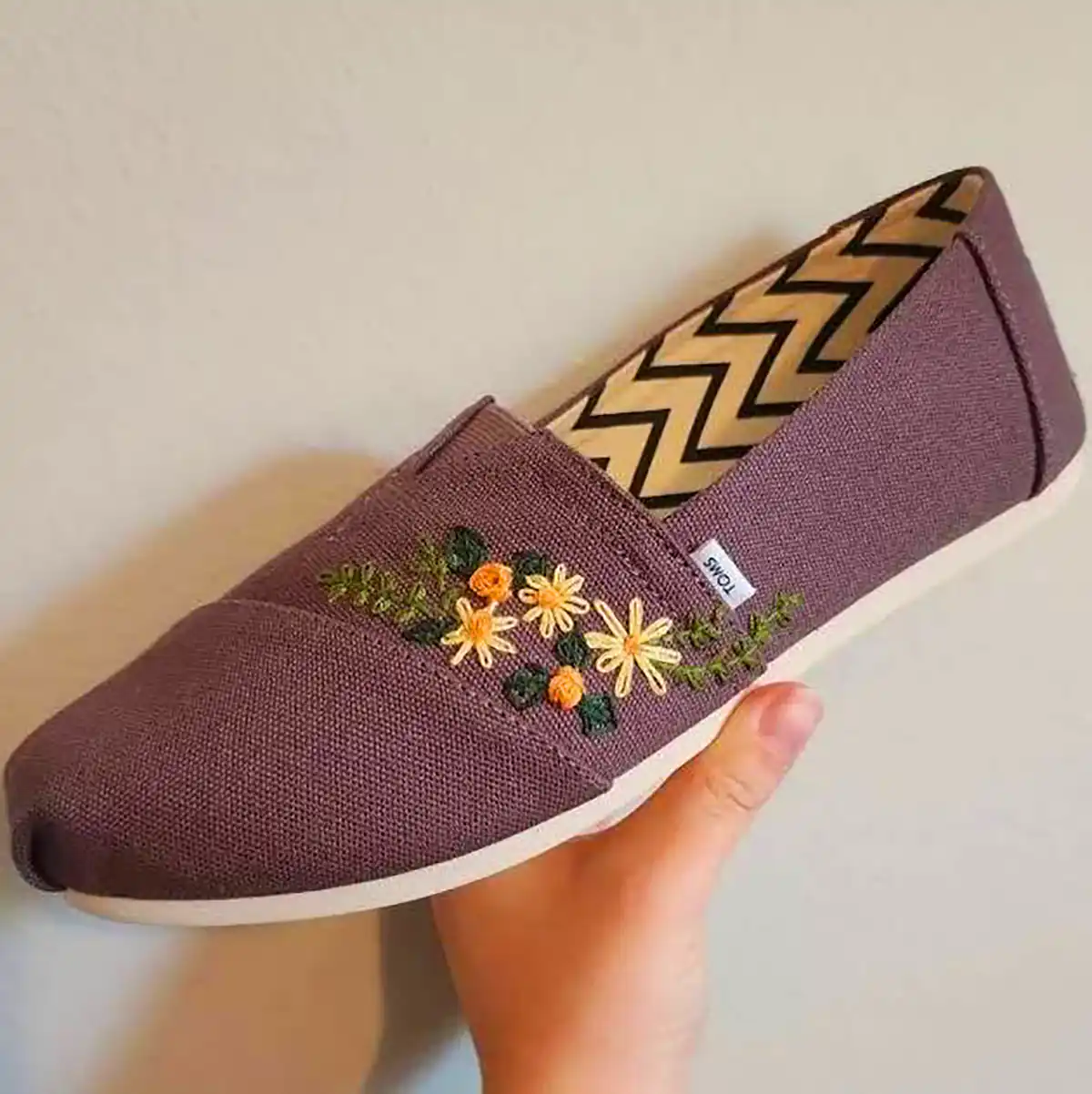 کالج گلدوزی شده زیبا