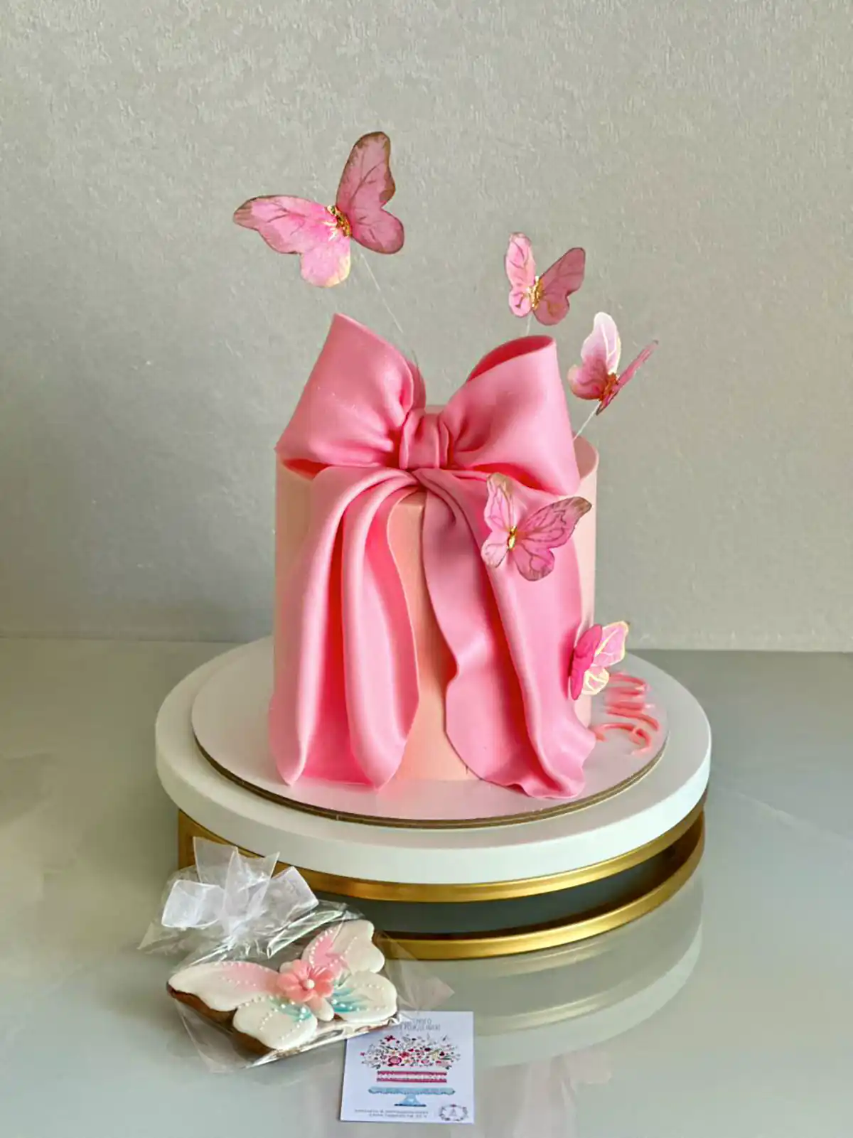 کیک با تم دخترانه زیبا