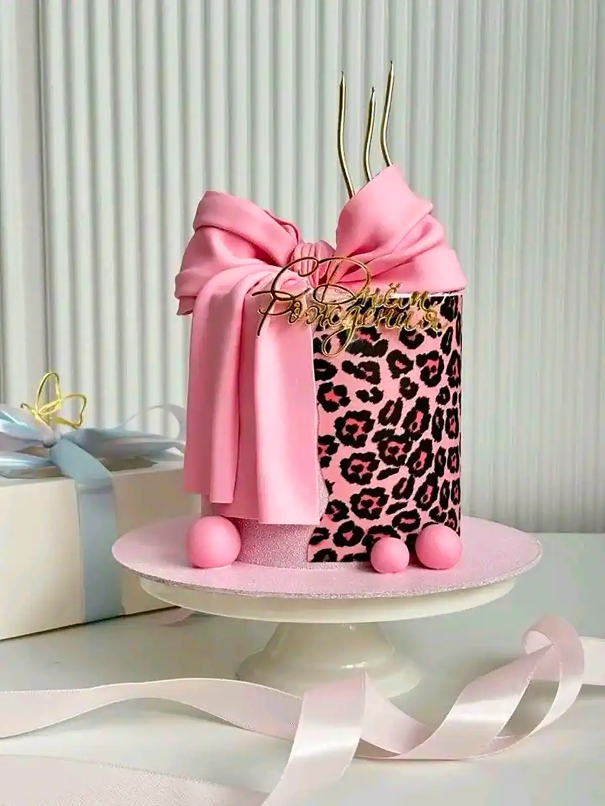 کیک با تم دخترانه زیبا