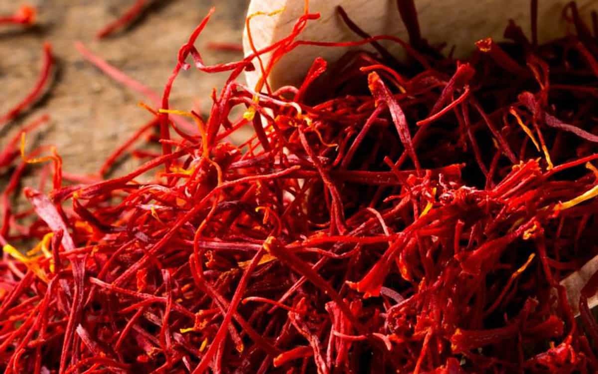 آموزش و راهنمای رنگ دهی زعفران با نکات کلیدی