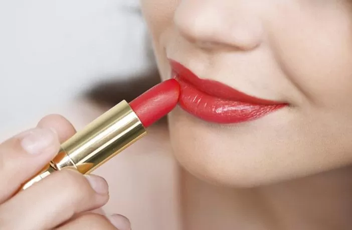 کدوم رنگ رژ لب بهم میاد؟ راهنمای انتخاب رژ لب مناسب رنگ پوست