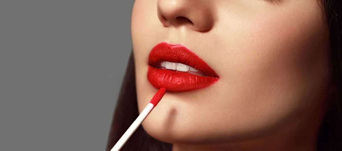 کدوم رنگ رژ لب بهم میاد؟ راهنمای انتخاب رژ لب مناسب رنگ پوست