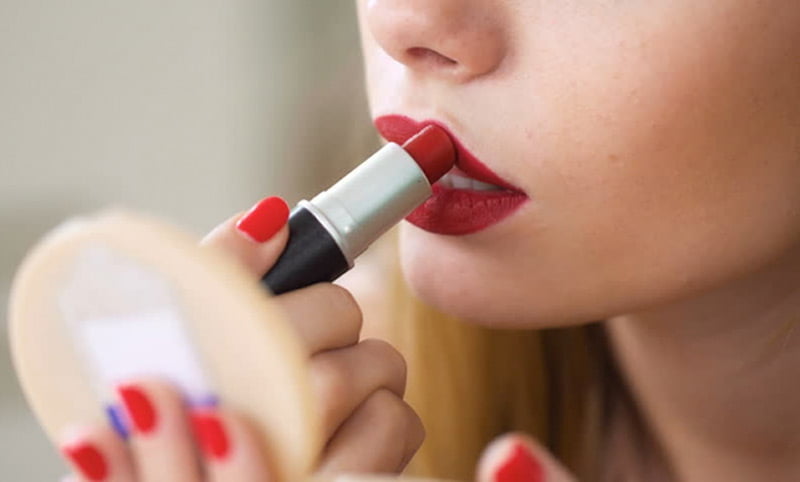 کدوم رنگ رژ لب بهم میاد؟ راهنمای انتخاب رژ لب مناسب رنگ پوست