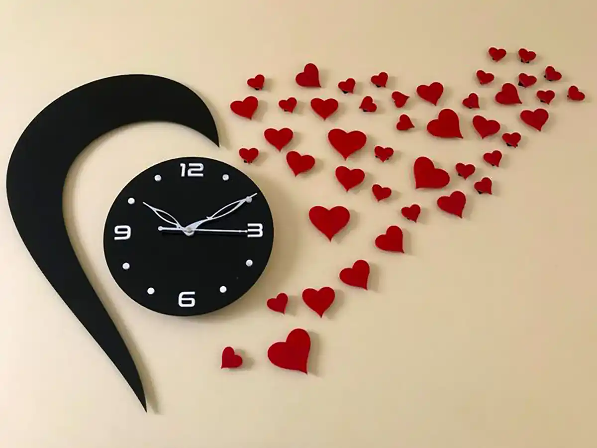 ساعت دیواری چوبی فانتزی