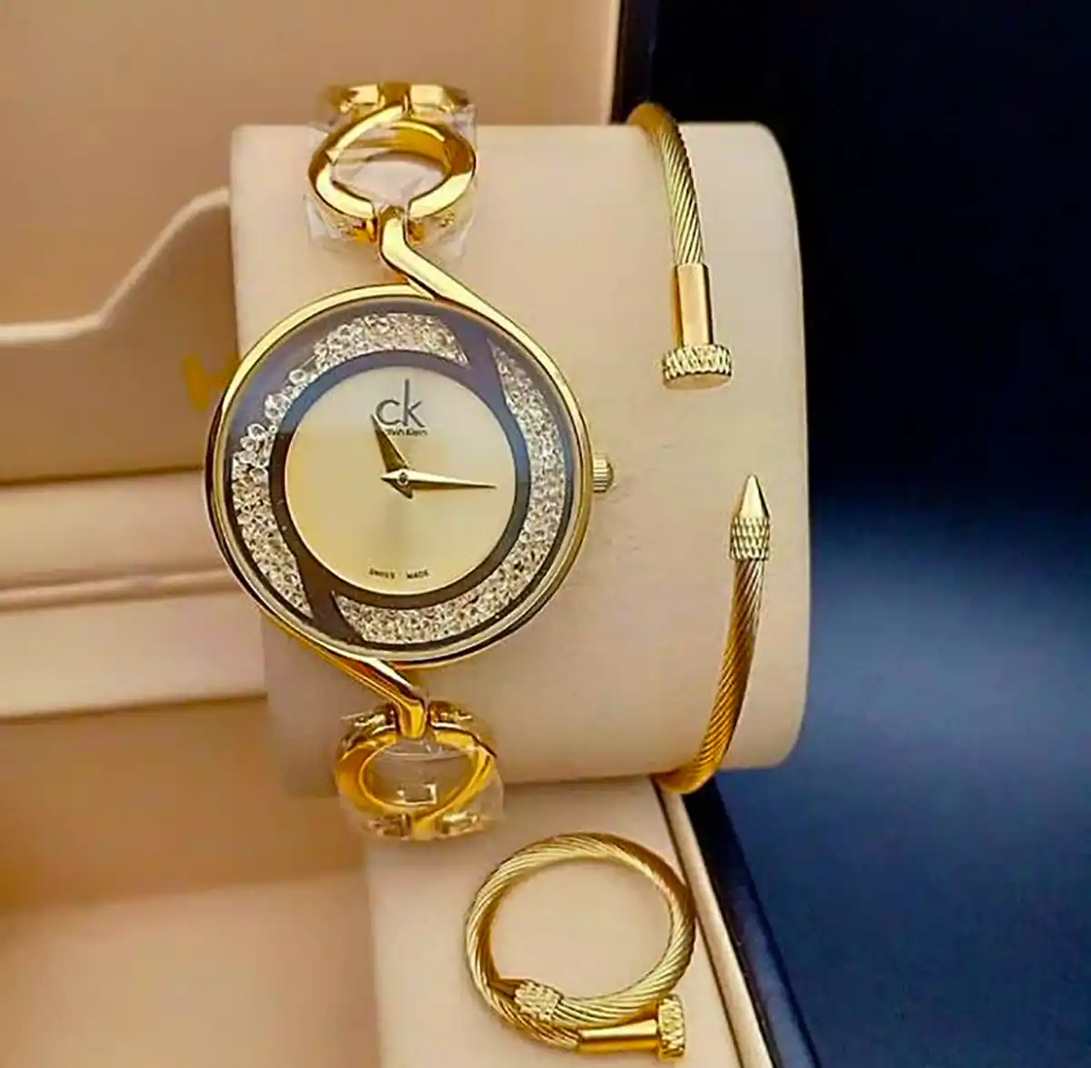 ساعت شیک و زیبا خاص