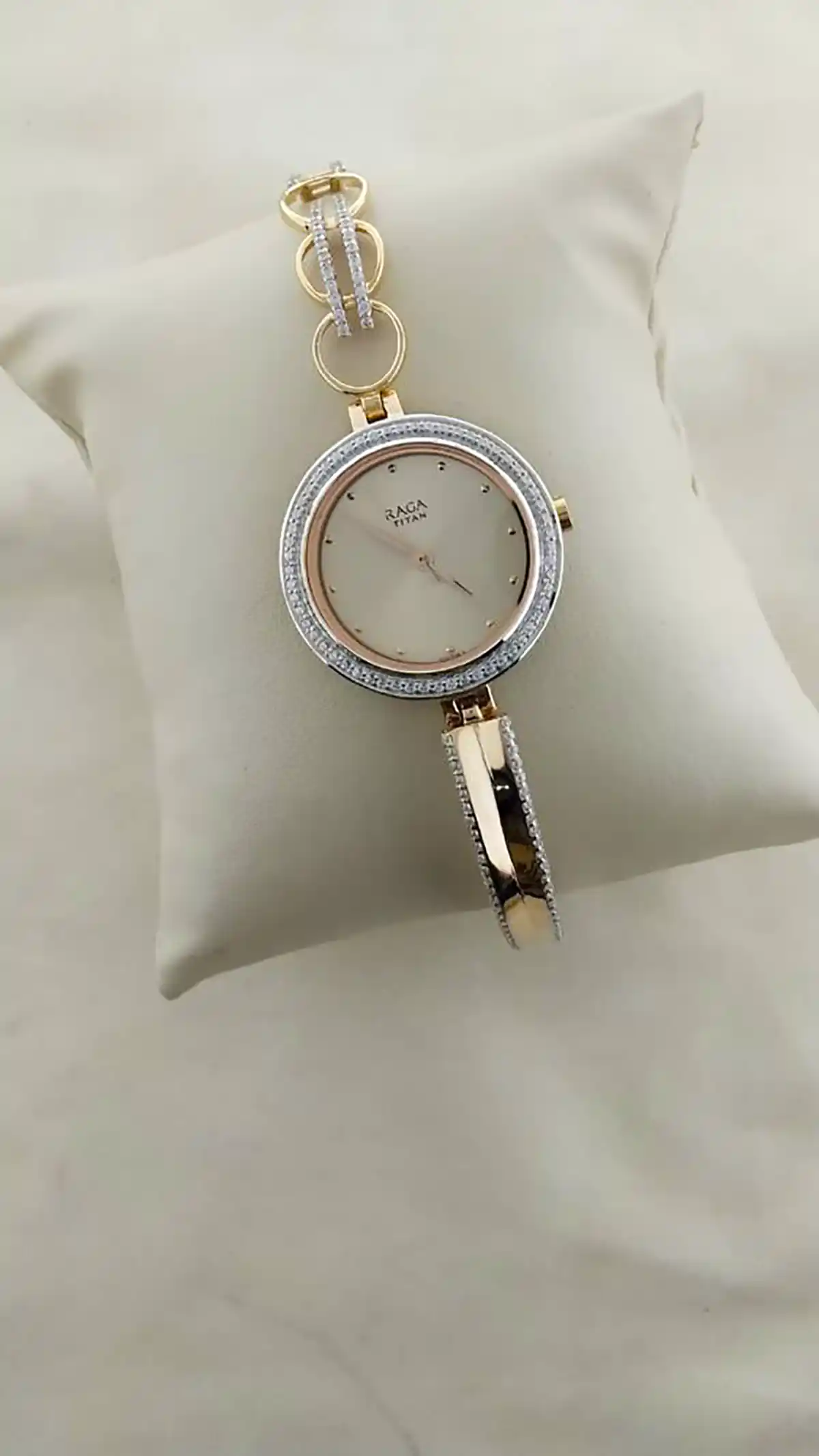 ساعت شیک و زیبا خاص