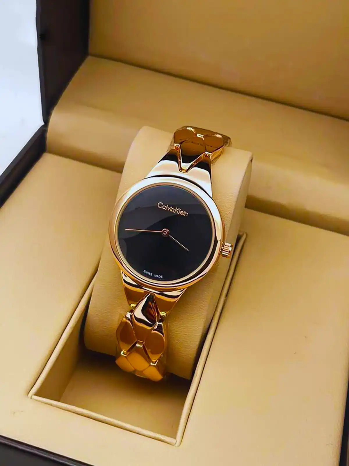 ساعت شیک و زیبا خاص