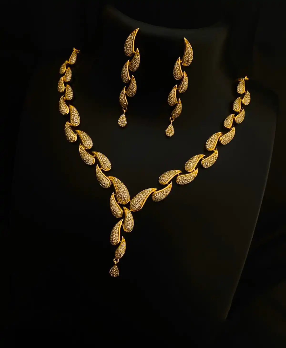 سرویس چوکر زیبا عروس