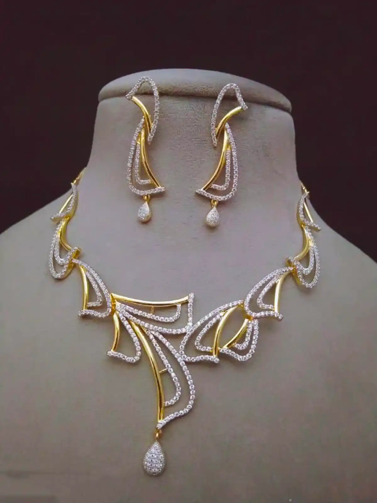 سرویس چوکر زیبا عروس