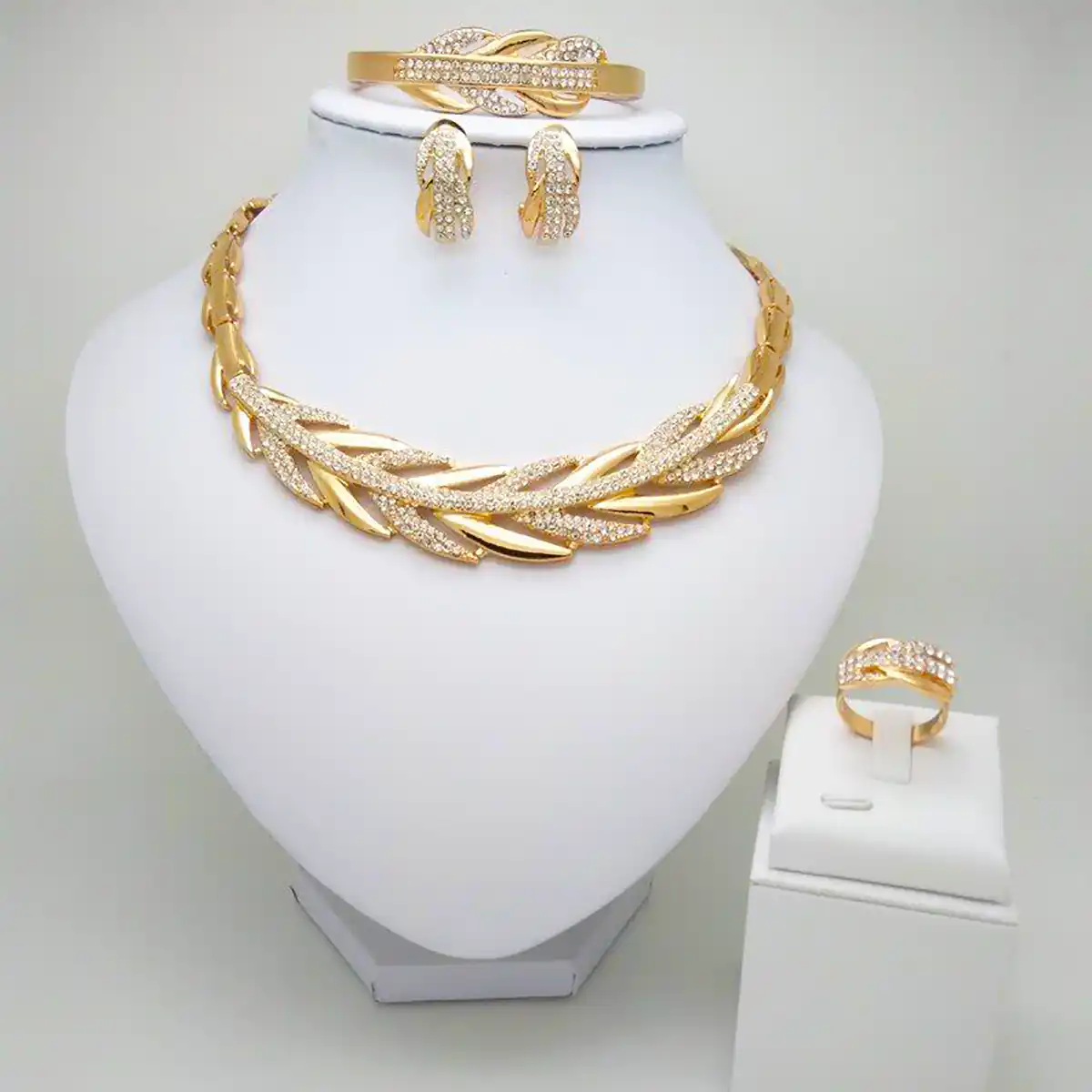 سرویس چوکر زیبا عروس