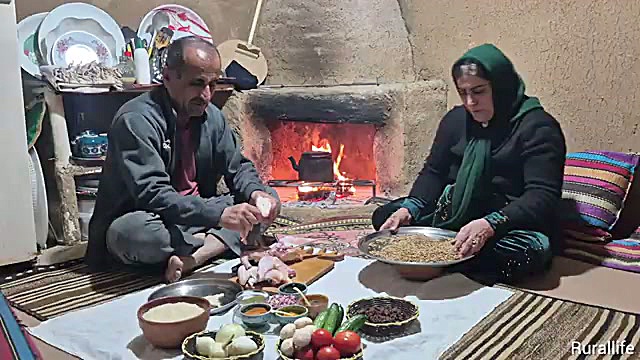 پخت عدس پلوی سنتی ایرانی با سالاد شیرازی در روستا